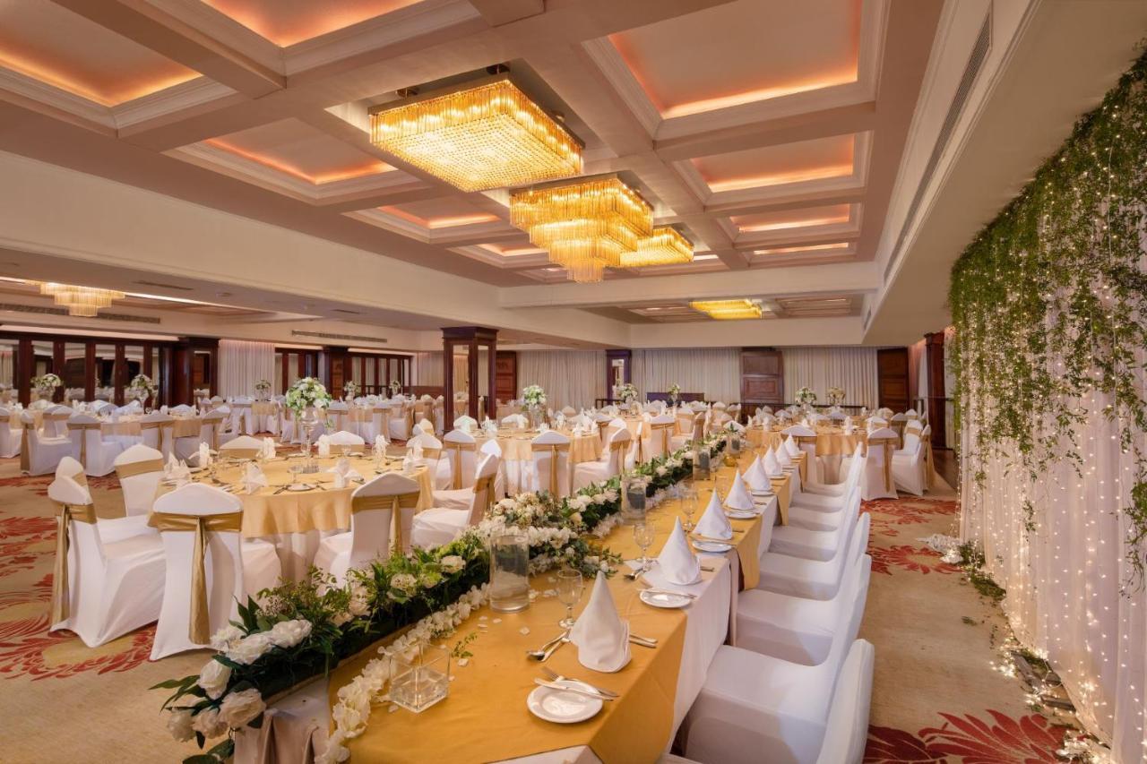 Earl'S Regency Hotel Канди Екстериор снимка