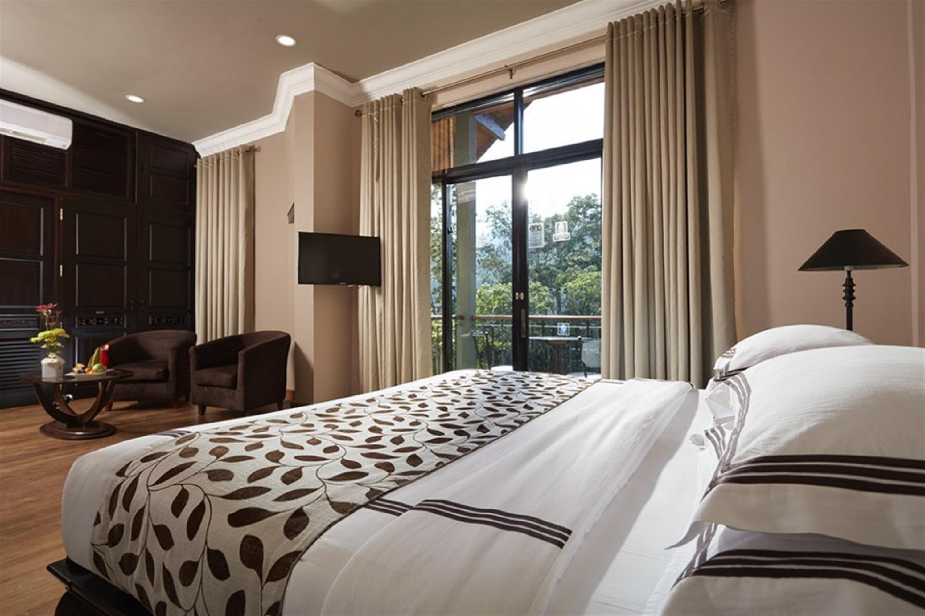 Earl'S Regency Hotel Канди Екстериор снимка
