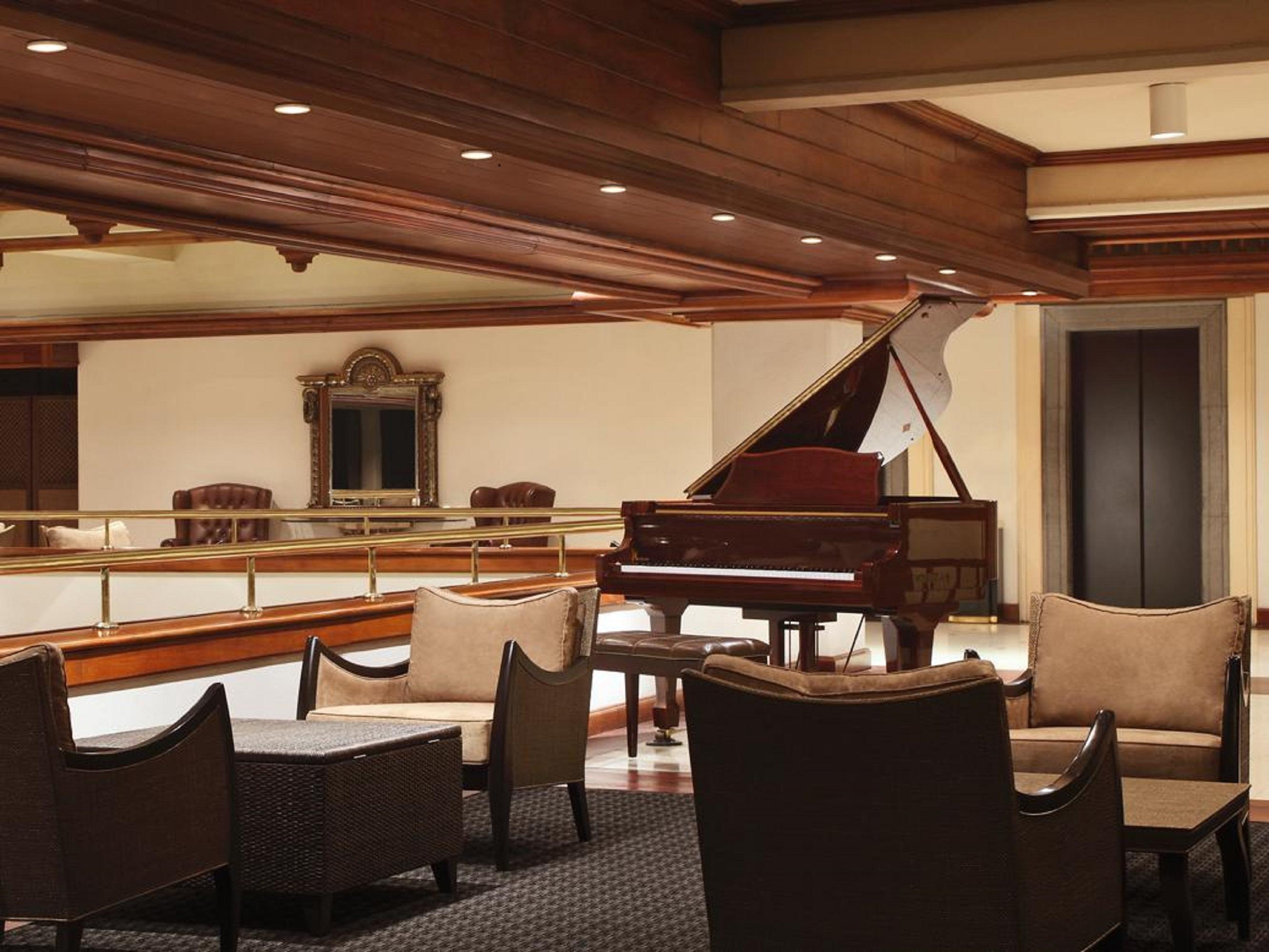 Earl'S Regency Hotel Канди Екстериор снимка